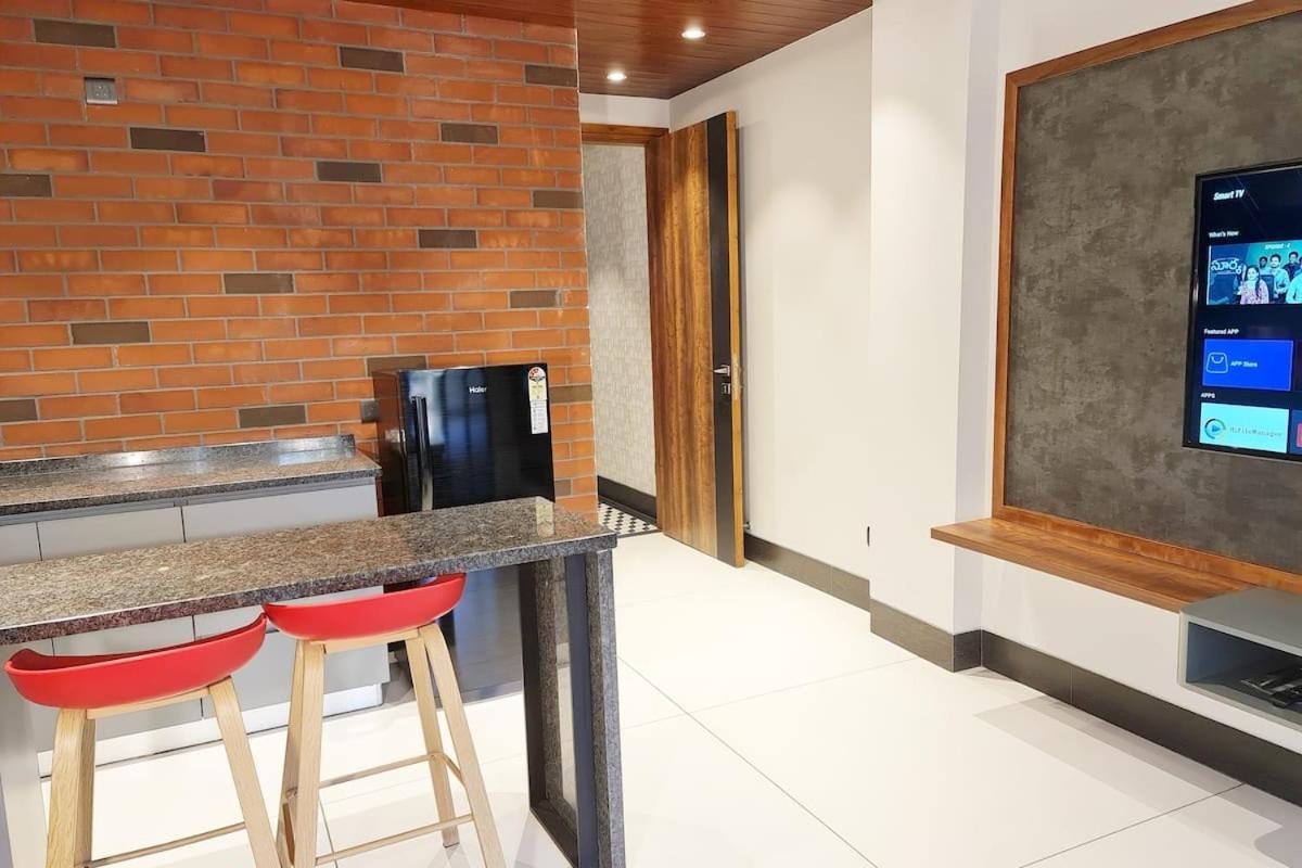 Apt# One-Four-Two - With Lift - High Speed Wifi - Smart Tv Nova Deli Exterior foto