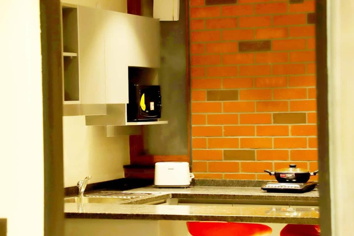 Apt# One-Four-Two - With Lift - High Speed Wifi - Smart Tv Nova Deli Exterior foto