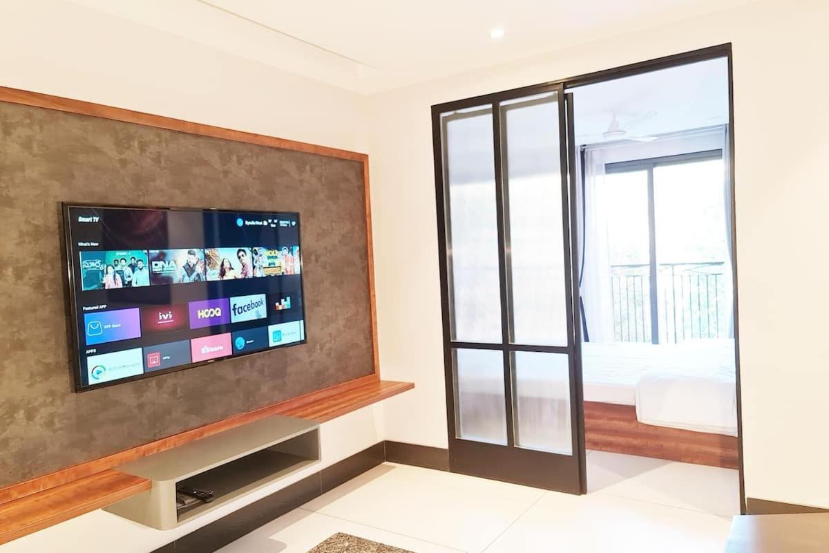 Apt# One-Four-Two - With Lift - High Speed Wifi - Smart Tv Nova Deli Exterior foto