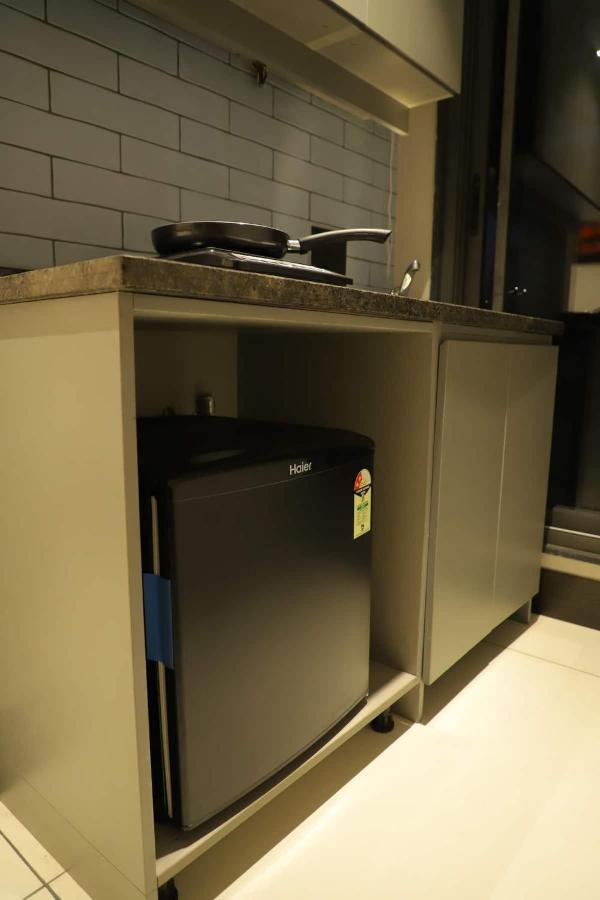 Apt# One-Four-Two - With Lift - High Speed Wifi - Smart Tv Nova Deli Exterior foto